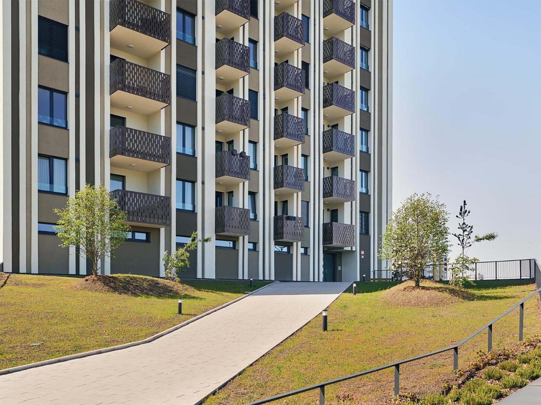 Luxury Sunny Home - Garage Parking, Metro, Balcony, Ps5 With Games Prague Luaran gambar