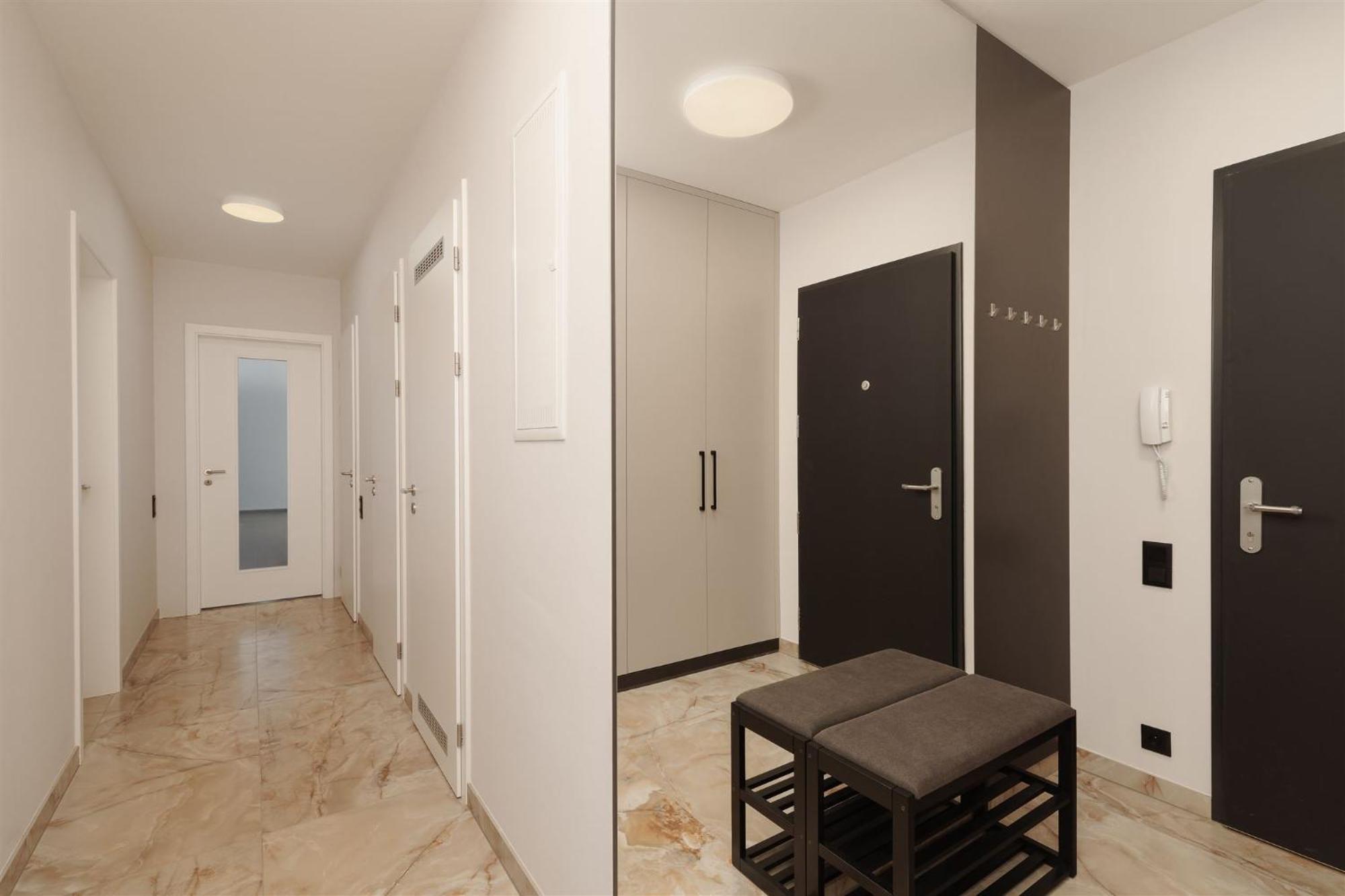 Luxury Sunny Home - Garage Parking, Metro, Balcony, Ps5 With Games Prague Luaran gambar