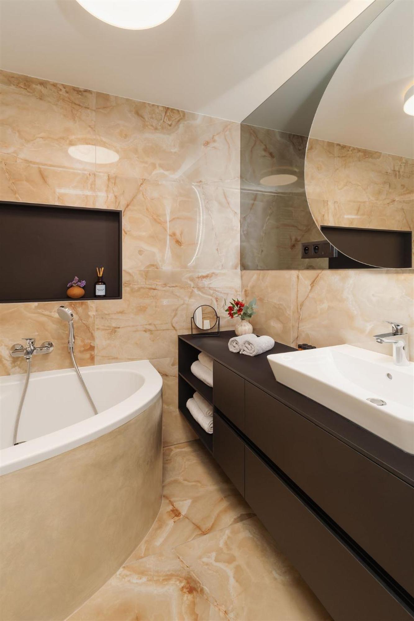 Luxury Sunny Home - Garage Parking, Metro, Balcony, Ps5 With Games Prague Luaran gambar