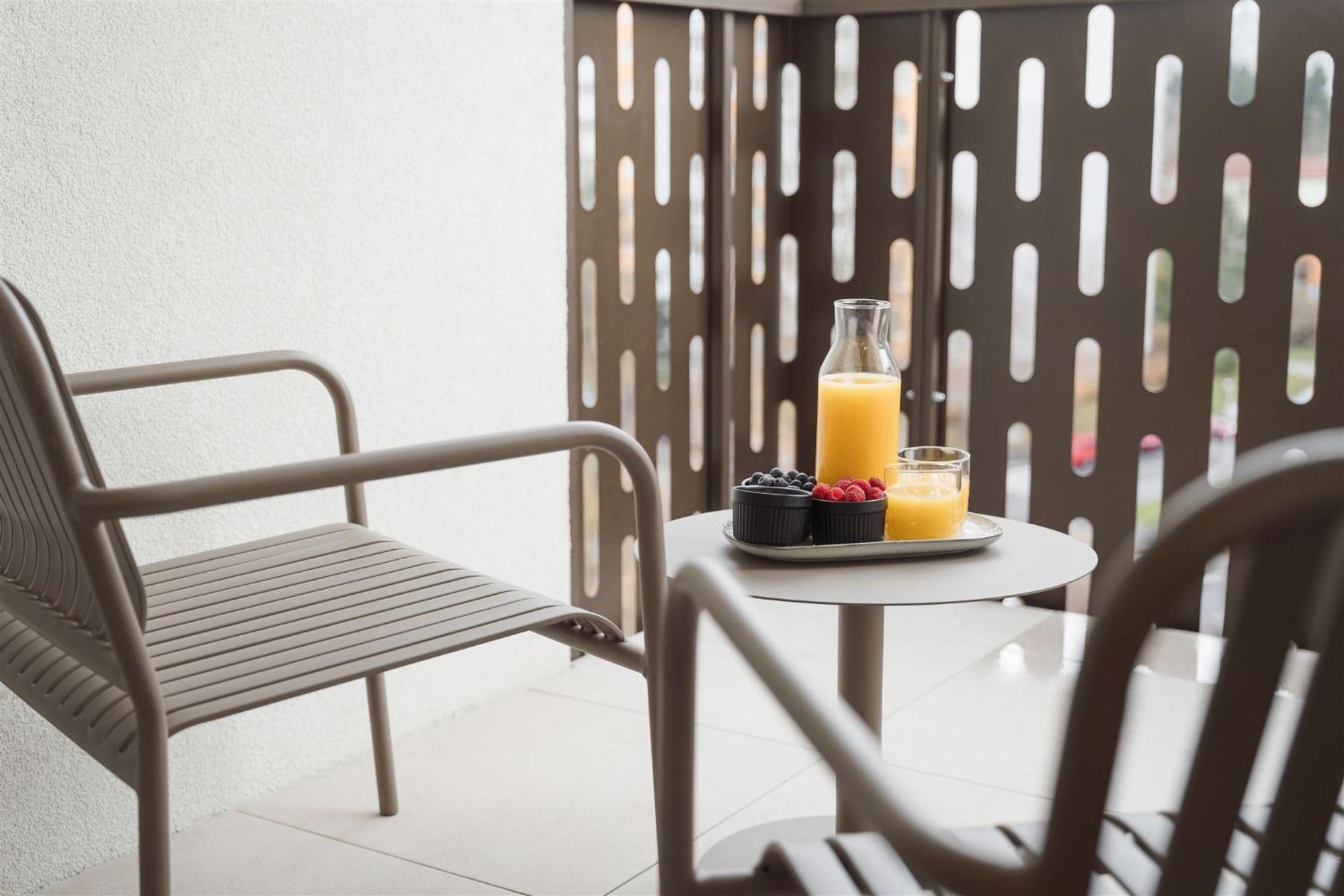 Luxury Sunny Home - Garage Parking, Metro, Balcony, Ps5 With Games Prague Luaran gambar